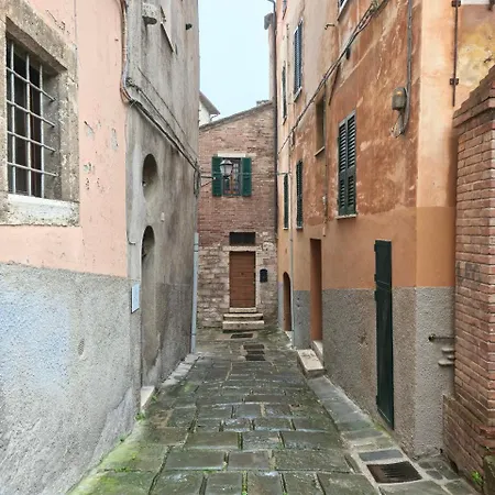 La Tana Del Priore Apartment *