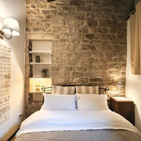 La Tana Del Priore Apartment